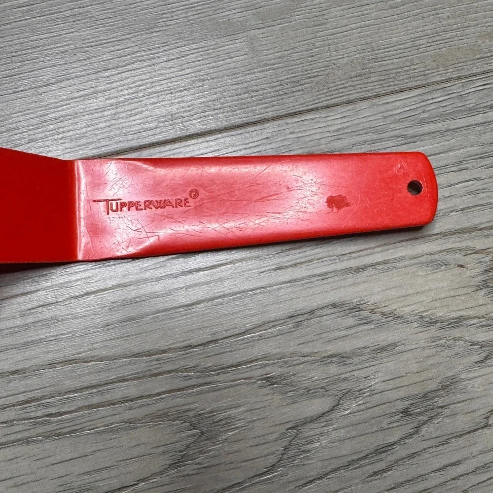 Vintage Tupperware Red Cake Pie Server Slicer Serrated Edge 1228-7 Retro Kitchen